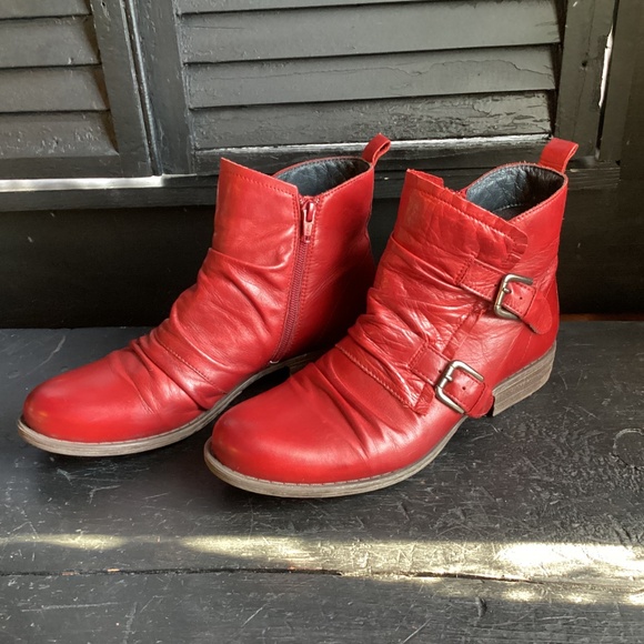 MIZ MOOZ RED LEATHER SASSY CUTE ANKLE BOOTS 9 - Picture 2 of 6